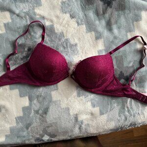 VS - 30D - Bombshell Add-2-Cups Push-Up Bra